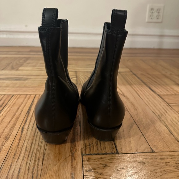 Burberry Women’s Black Boot - Picture 4 of 7